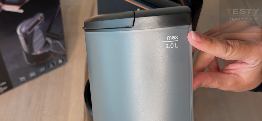 Braun CareStyle 9 IS9090BK, zásobník na vodu