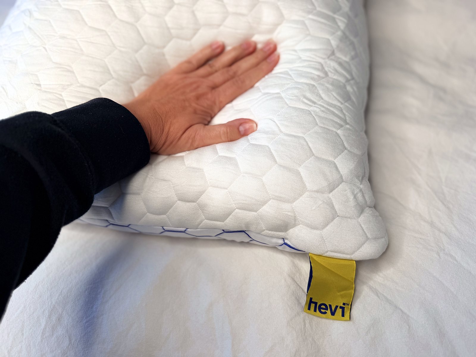 Biela hrejivá bambusová strana vankúša Hevi Pillow