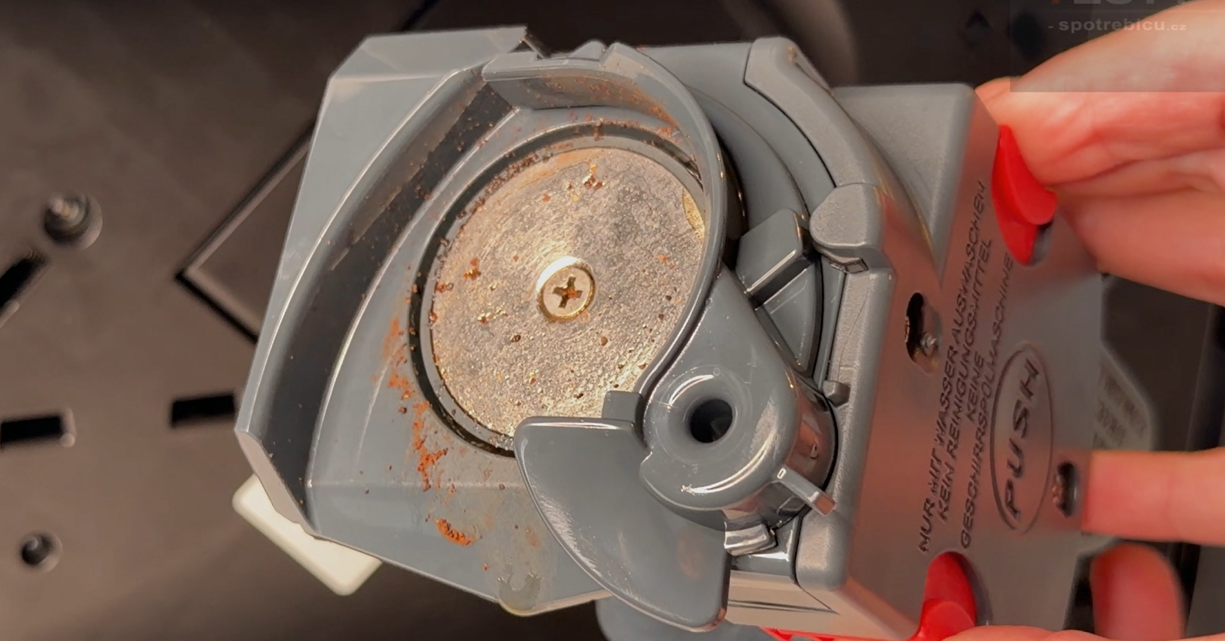 Test a recenzia automatického kávovaru DeLonghi - naparovacia jednotka