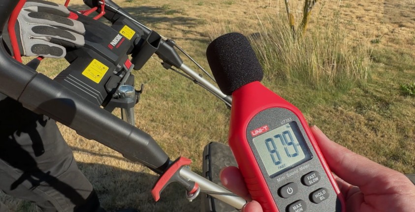 Test a recenzia benzínovej kosačky na trávu PARKSIDE Performance PPBRM 53 B2 - hlučnosť