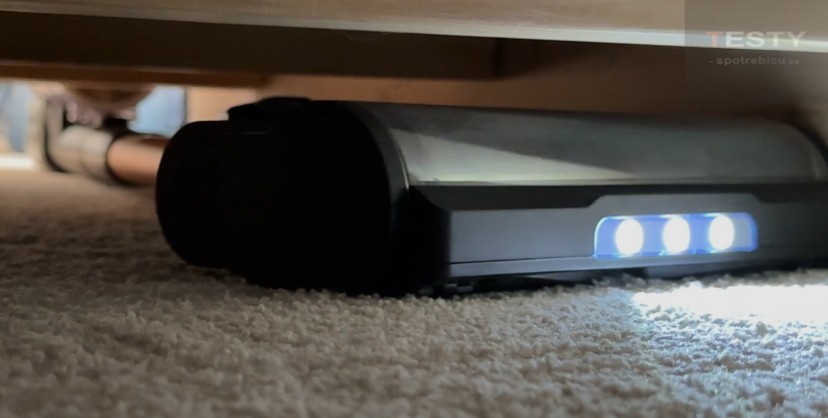 Test a recenzia tyčového vysávača Levoit LVAC-300 Plus 6v1 - LED osvetlenie