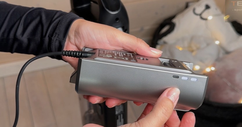 Test a recenzia tyčového vysávača Levoit LVAC-300 - batéria